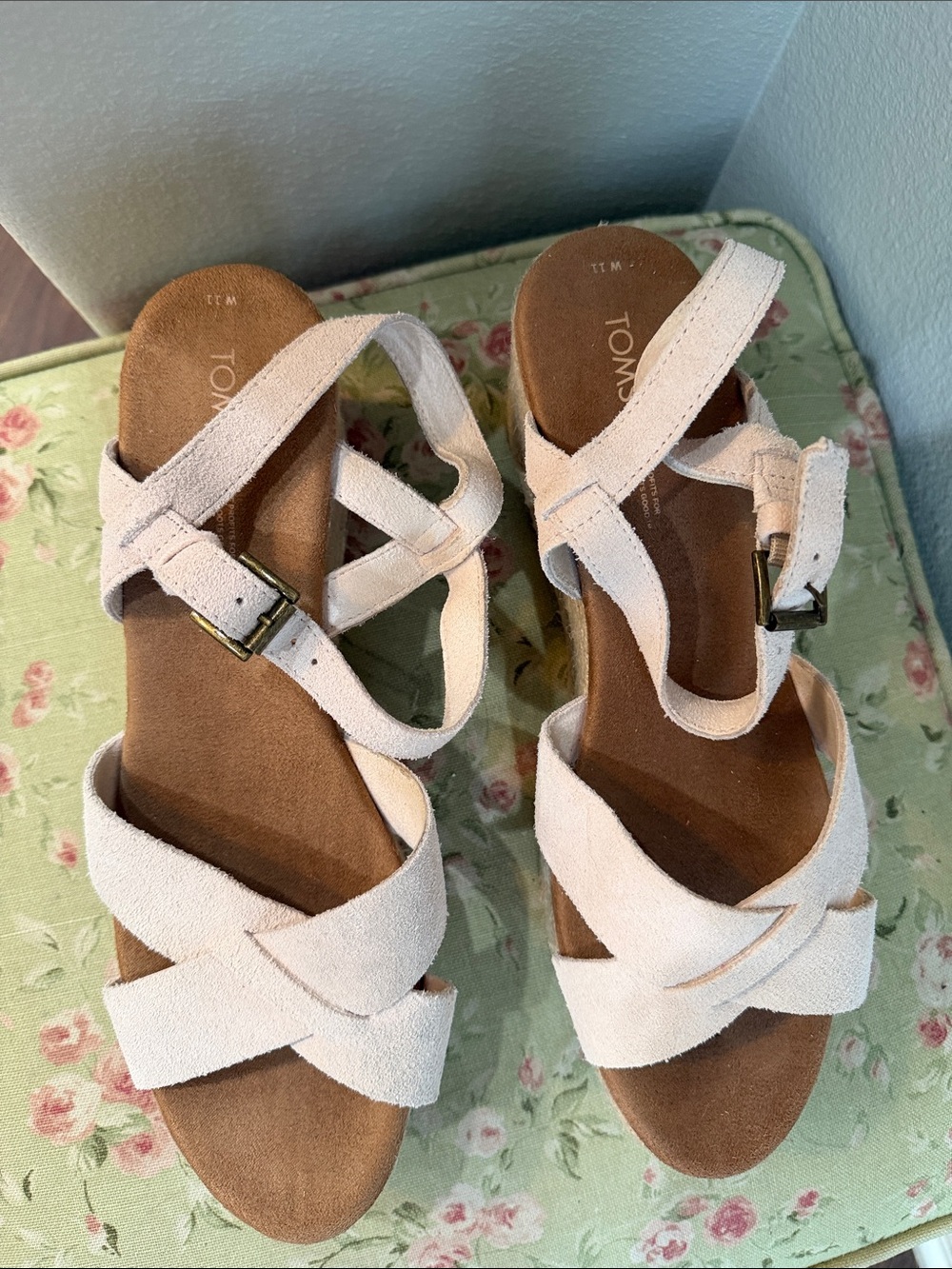 TOMS Women's Cream Suede Cross-Strap Buckle Sandals